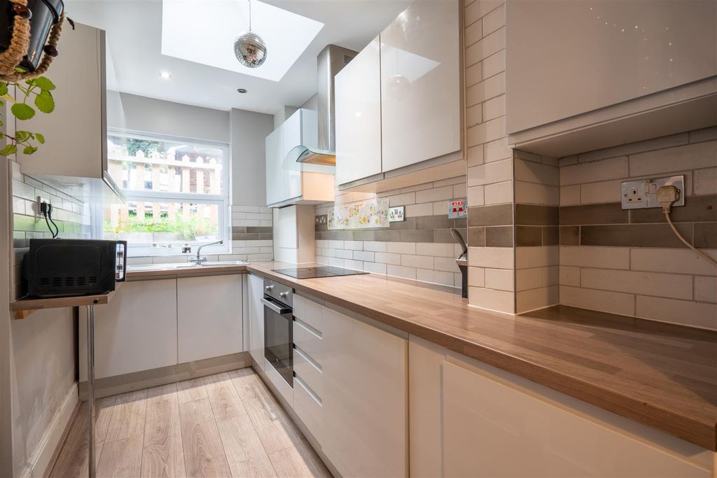 Property photo 2 of 9 Kitchen.Jpg