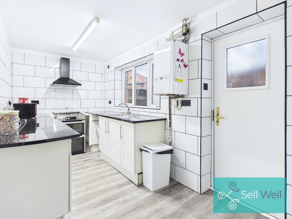 Property photo 2 of 13 Kitchen