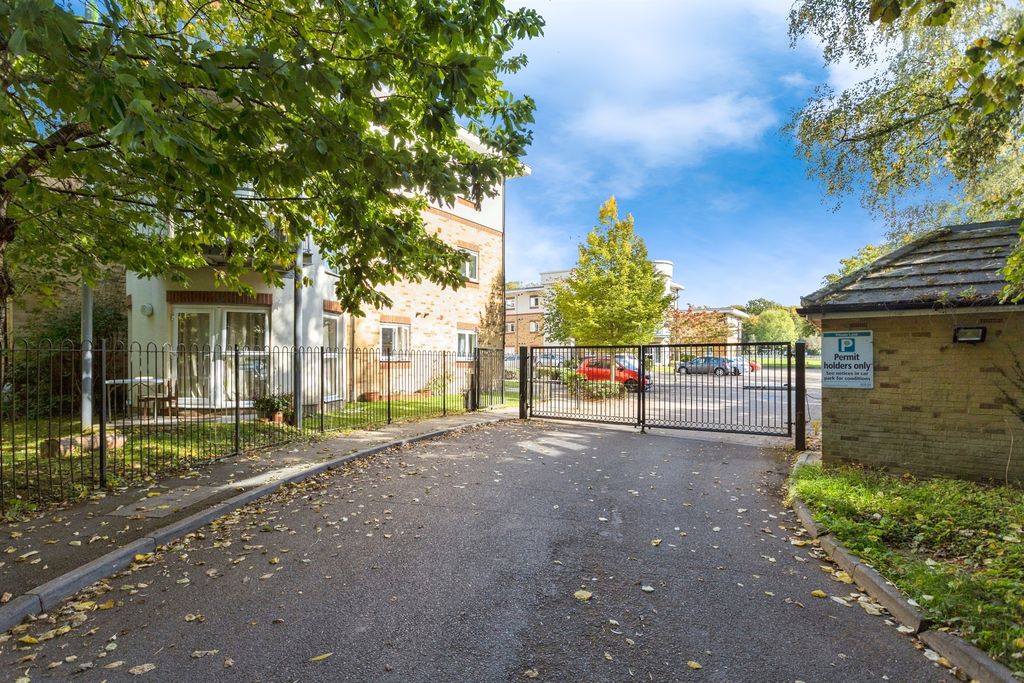 Property photo 2 of 14