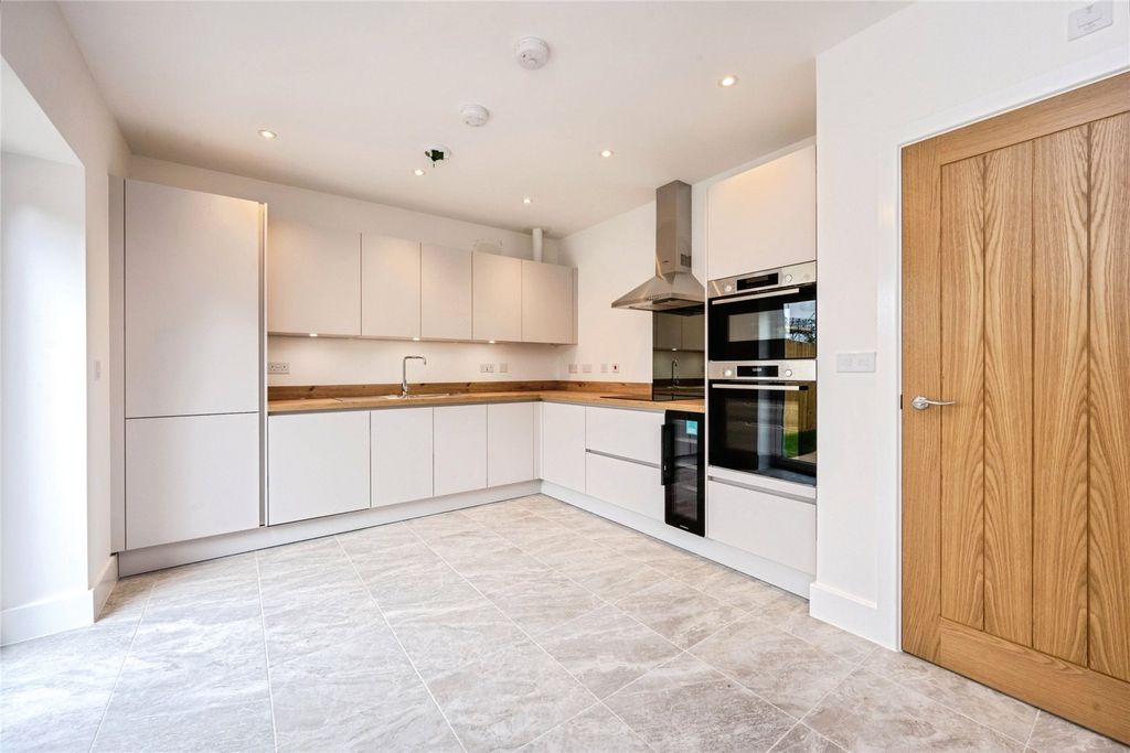 Property photo 3 of 7 Picture No. 10