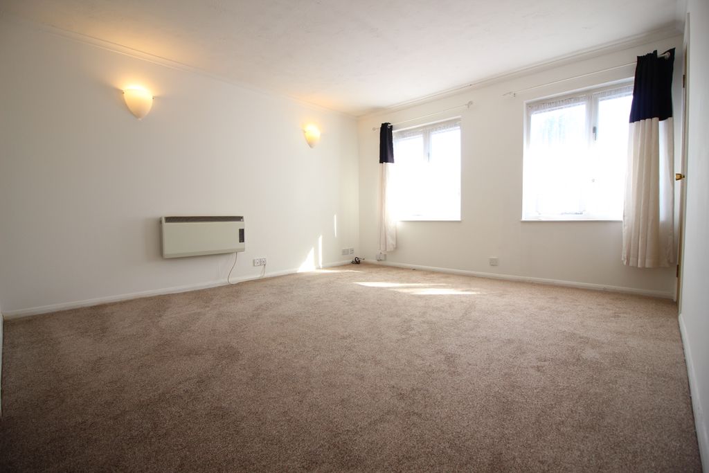 Property photo 3 of 8 Picture 3