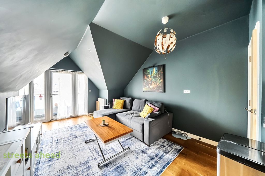 Property photo 1 of 17 786Bf660-2066-4B5...