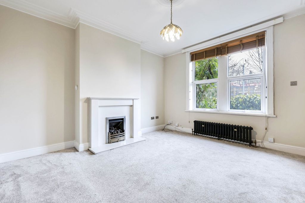 Property photo 2 of 17 Picture No. 24