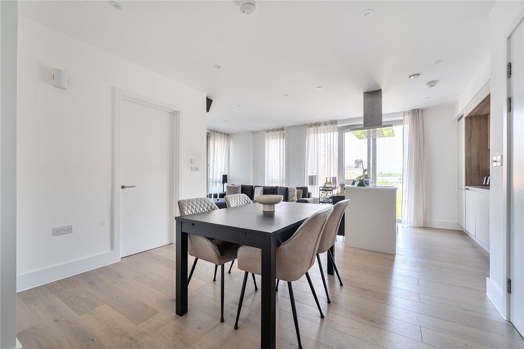 Property photo 3 of 15 Dining Area