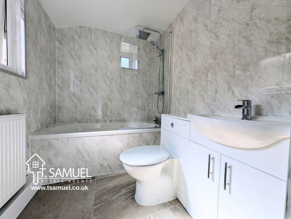 Property photo 3 of 25 Bathroom