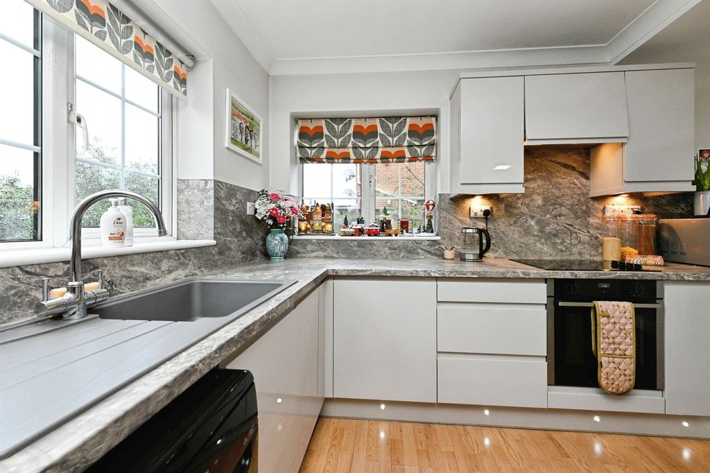 Property photo 2 of 17