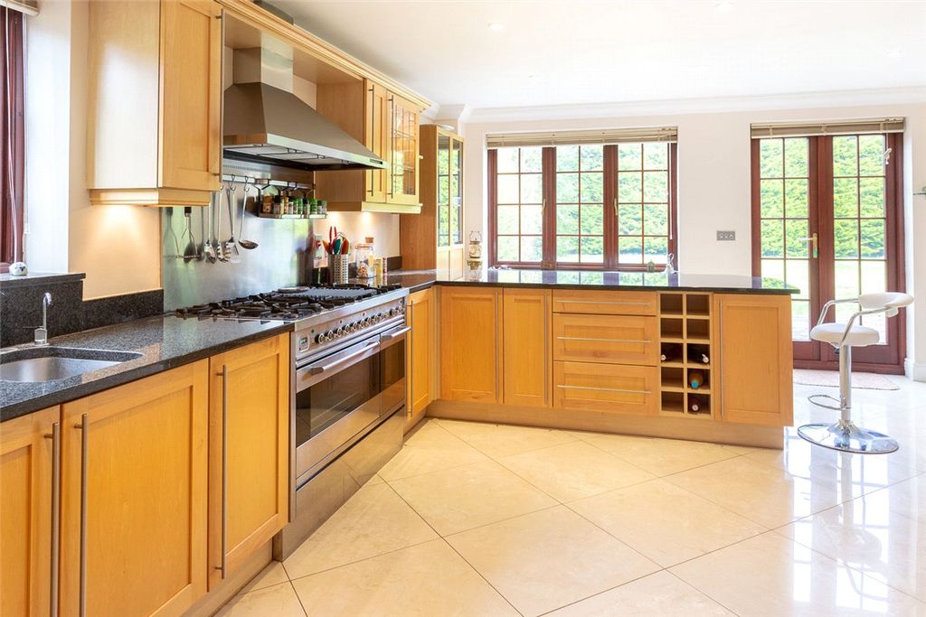 Property photo 2 of 15 Kitchen
