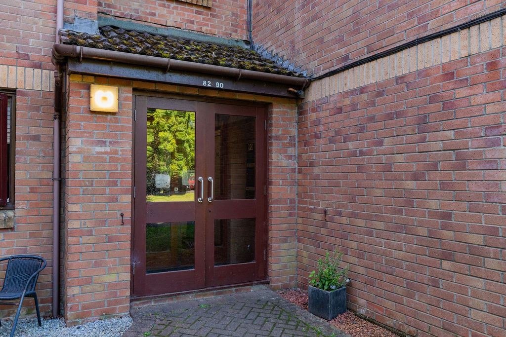 Property photo 3 of 18 Entrance