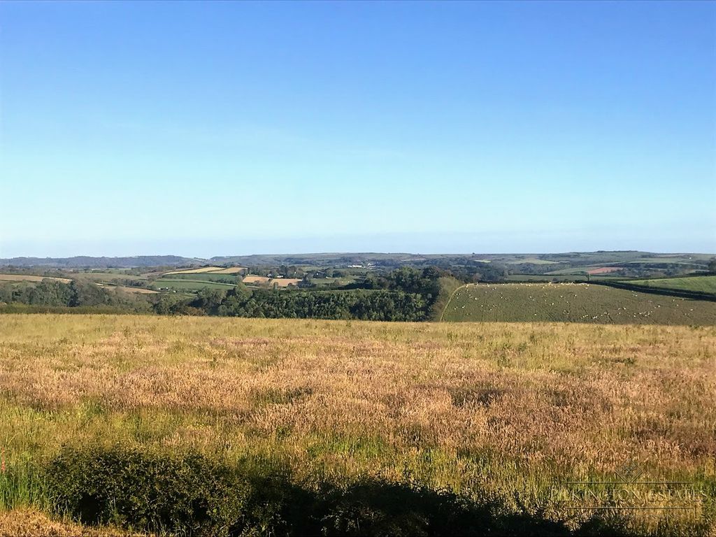 Property photo 2 of 17 4378013