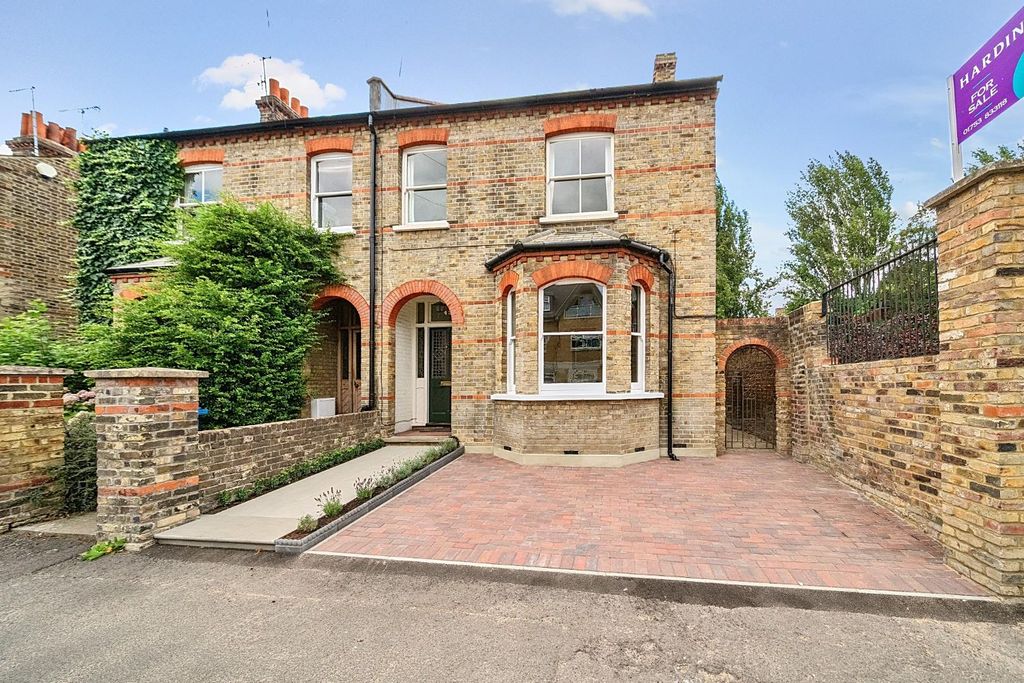 Property photo 1 of 31