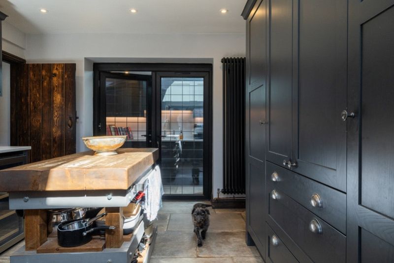 Property photo 3 of 32 Coach-House-36_F10d-d8ee-5E7F-d4c3-866E-03Ae-A93F-