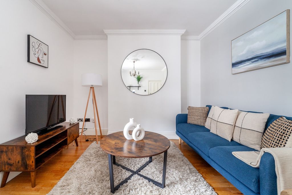 Property photo 1 of 24 Living Room