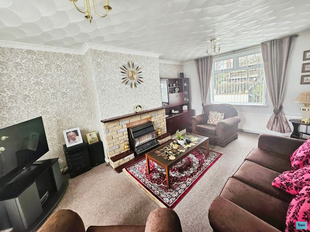 Property photo 2 of 18 Lounge