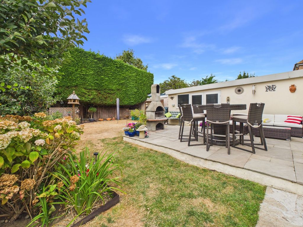 Property photo 2 of 25