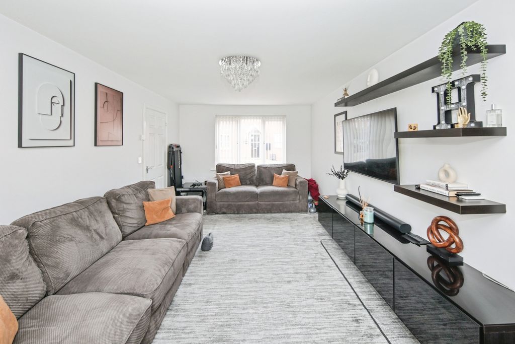 Property photo 3 of 23 Living Room