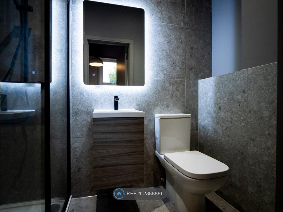 Property photo 2 of 12 En Suite