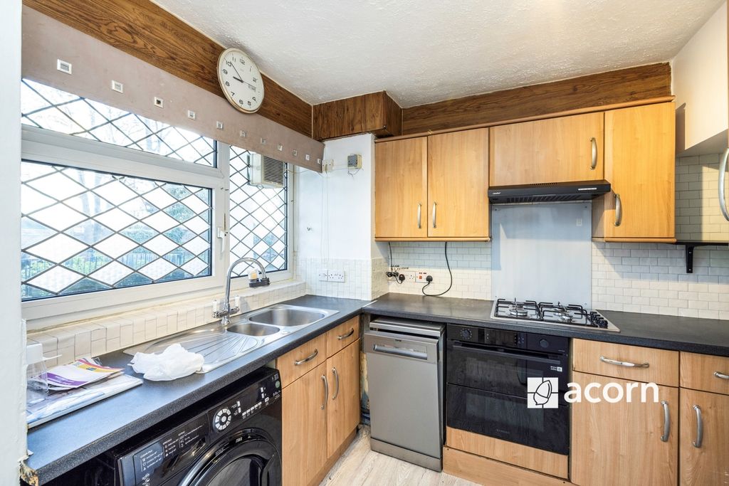 Property photo 2 of 18 840376A2-c912-F11...