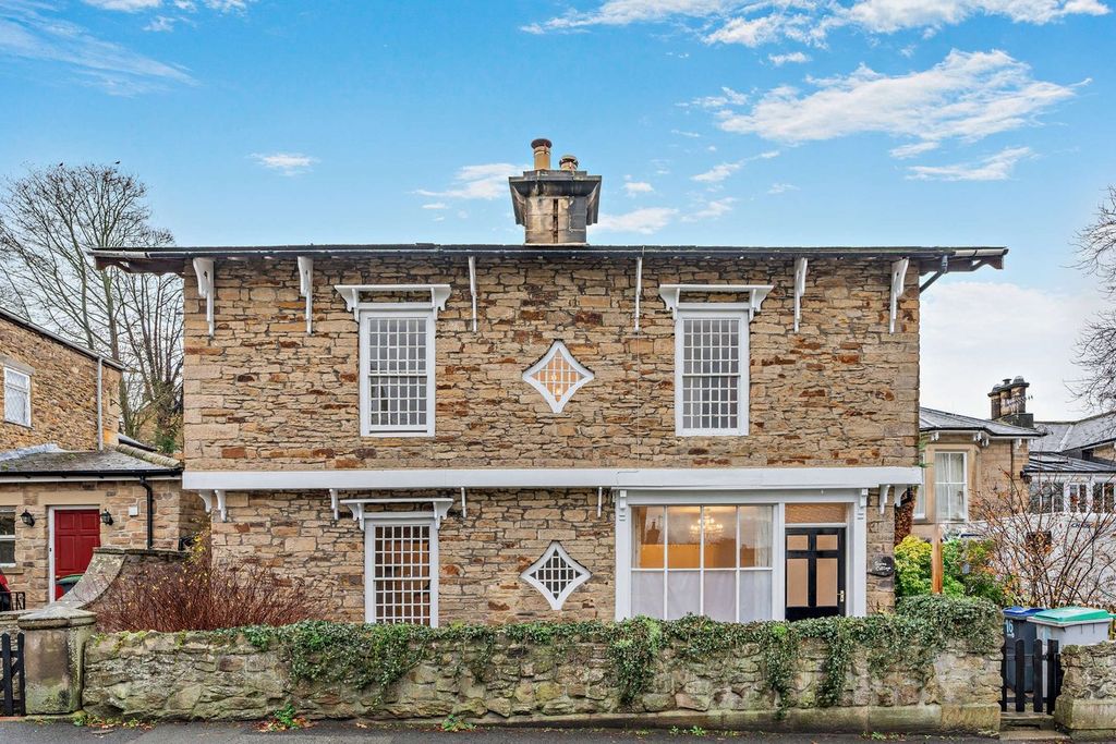 Property photo 1 of 34