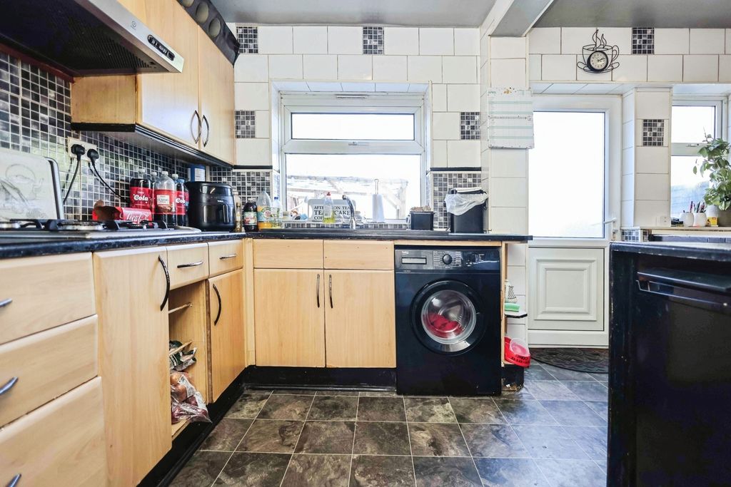Property photo 3 of 19 Pbox-Img.Jpg