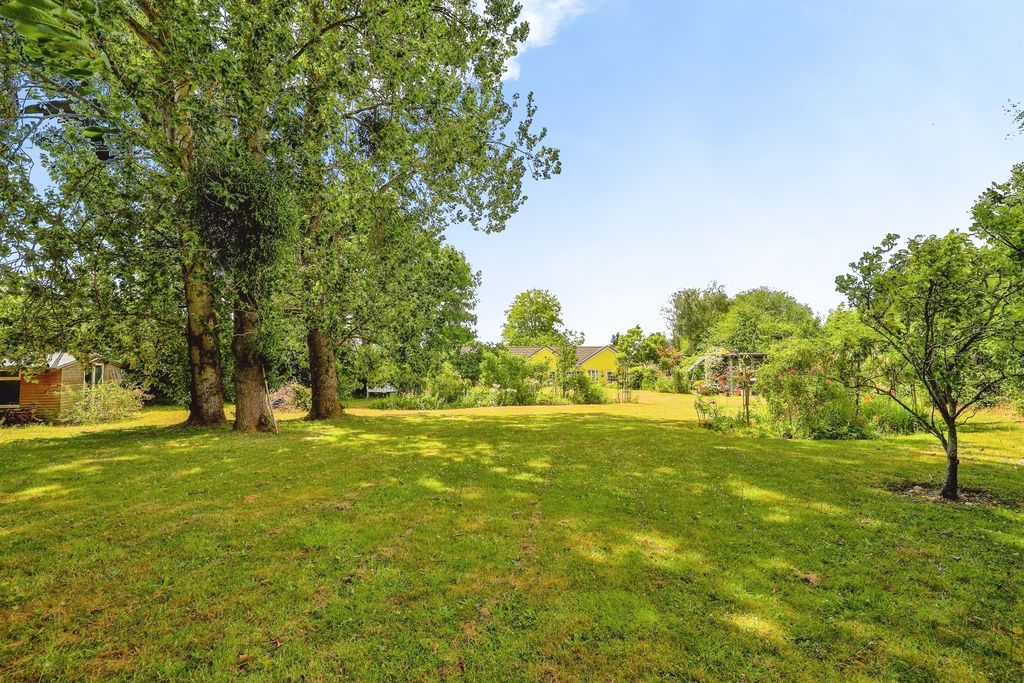 Property photo 2 of 20
