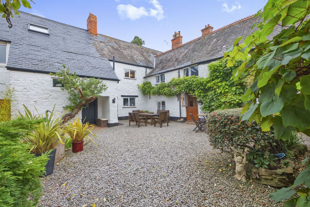 Property photo 3 of 34