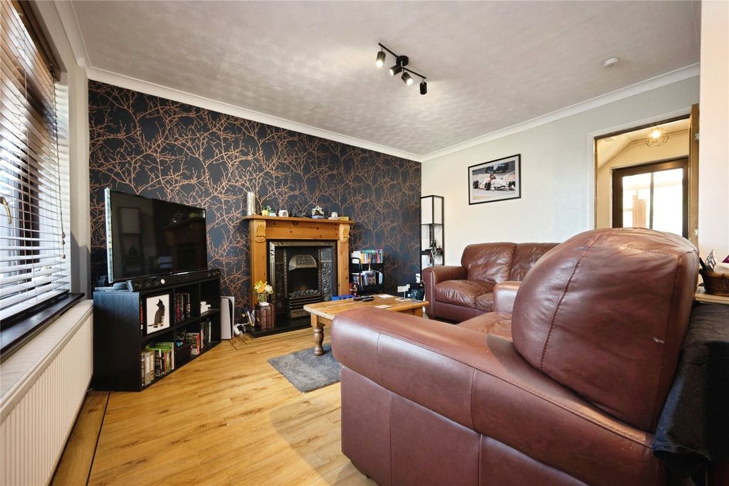 Property photo 2 of 16 Picture No. 30