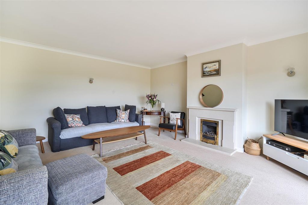 Property photo 2 of 19 Sitting Room