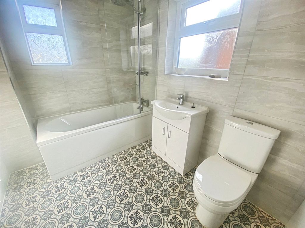 Property photo 3 of 12 Bathroom