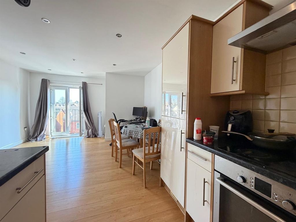 Property photo 3 of 9 91574192-Ca87-494A-8Be8-096E8Eb8A359.Jpg