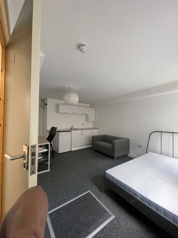 Property photo 3 of 6 Stylish Double Bedroom Featuring A Cozy Sofa And m...