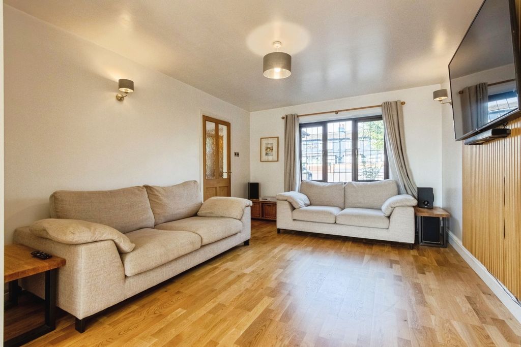 Property photo 2 of 20 Pbox-Img.Jpg