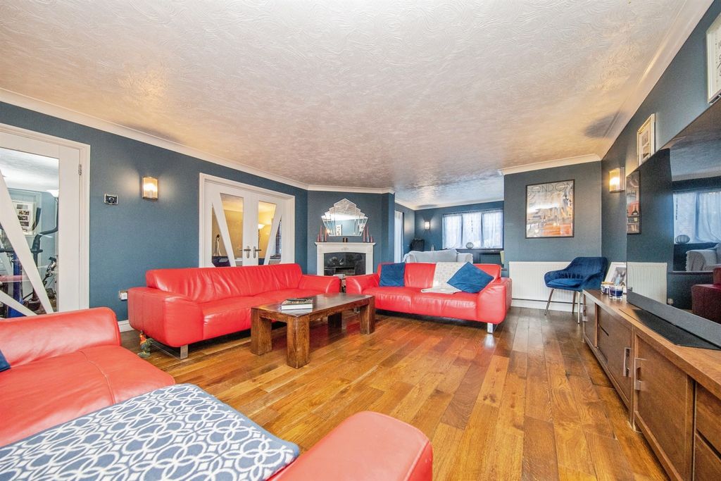 Property photo 3 of 24