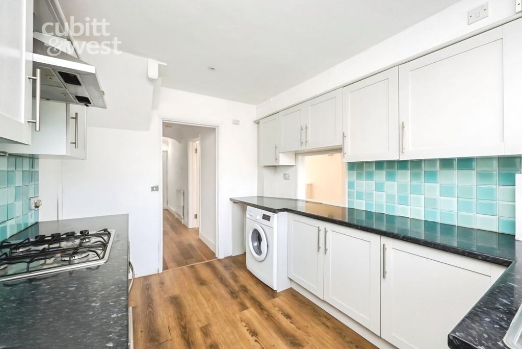 Property photo 3 of 14 Kitchen