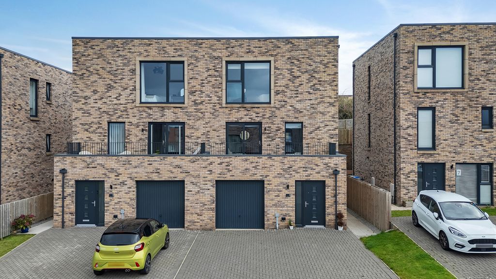 Property photo 1 of 43 1-Print-Townhouse 2 The Fieldings_76