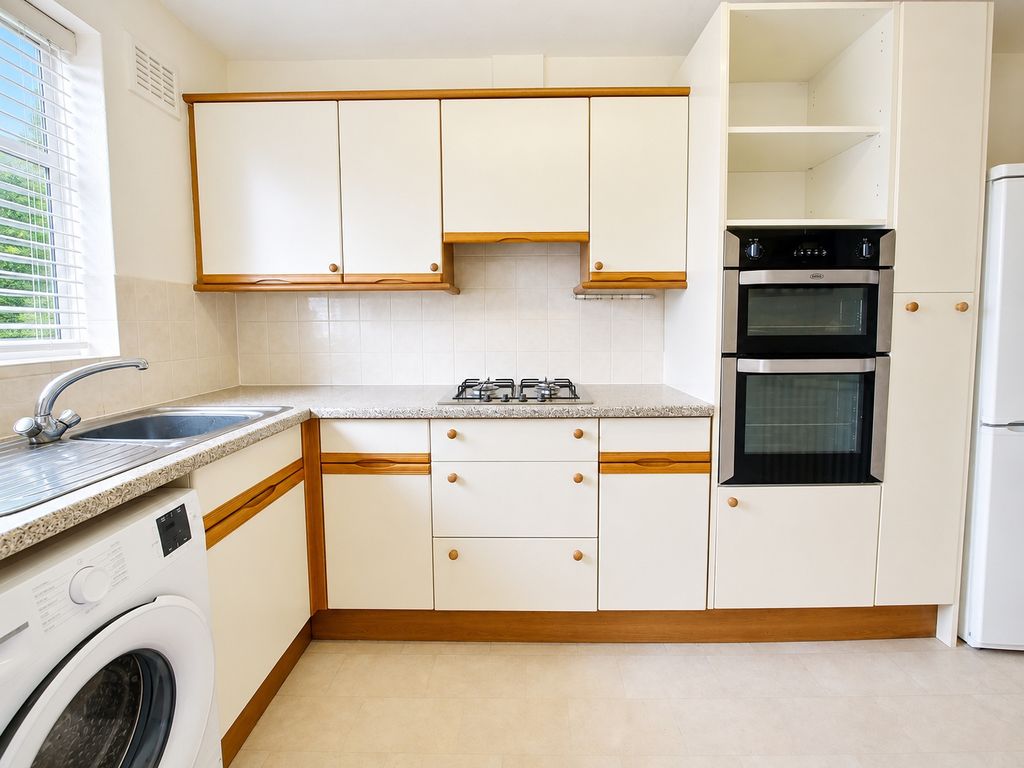 Property photo 3 of 15 Kitchen