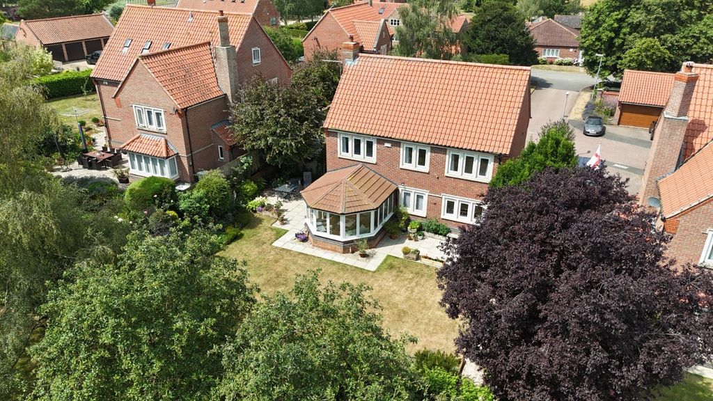 Property photo 2 of 27 7Cb1Bb48-44Cf-4950-A77F-0A1F6c4E73B4