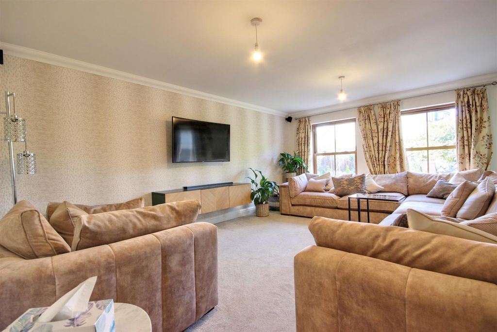 Property photo 3 of 31