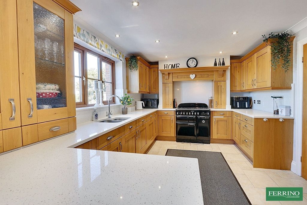 Property photo 3 of 30 Kitchen Breakfast Room