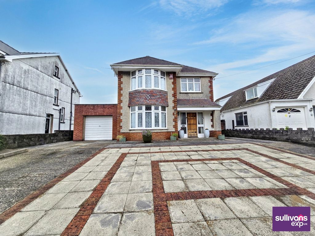 Property photo 2 of 25