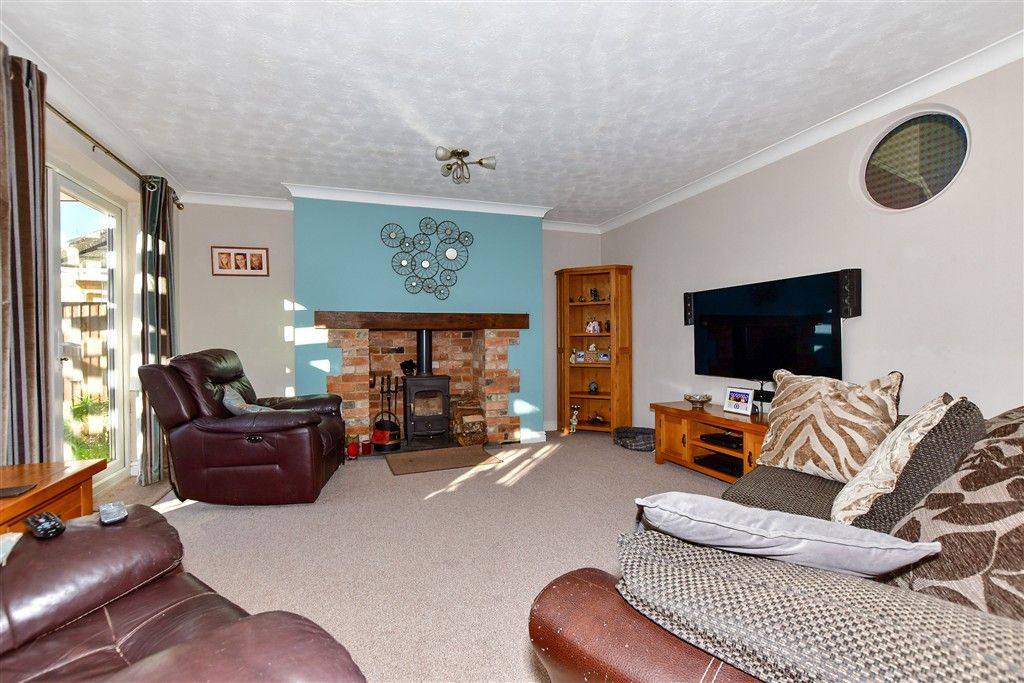 Property photo 1 of 12 Lounge