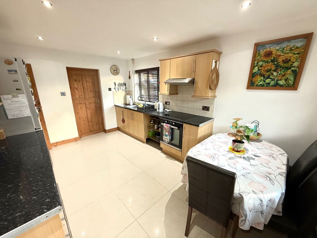 Property photo 3 of 26