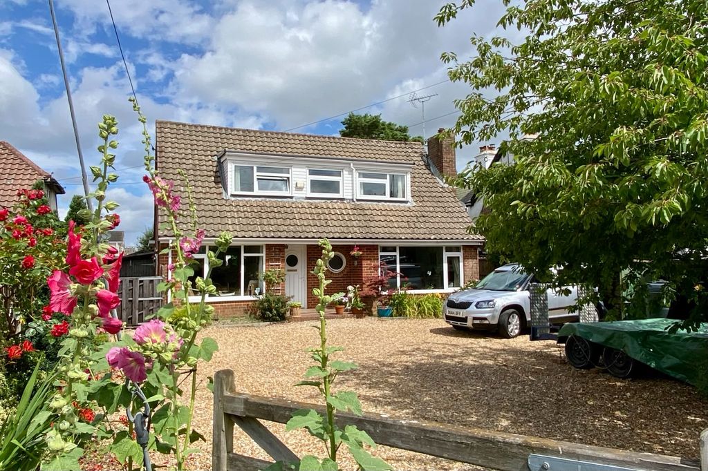 Property photo 1 of 30 Three Bedroom Chalet Bungalow