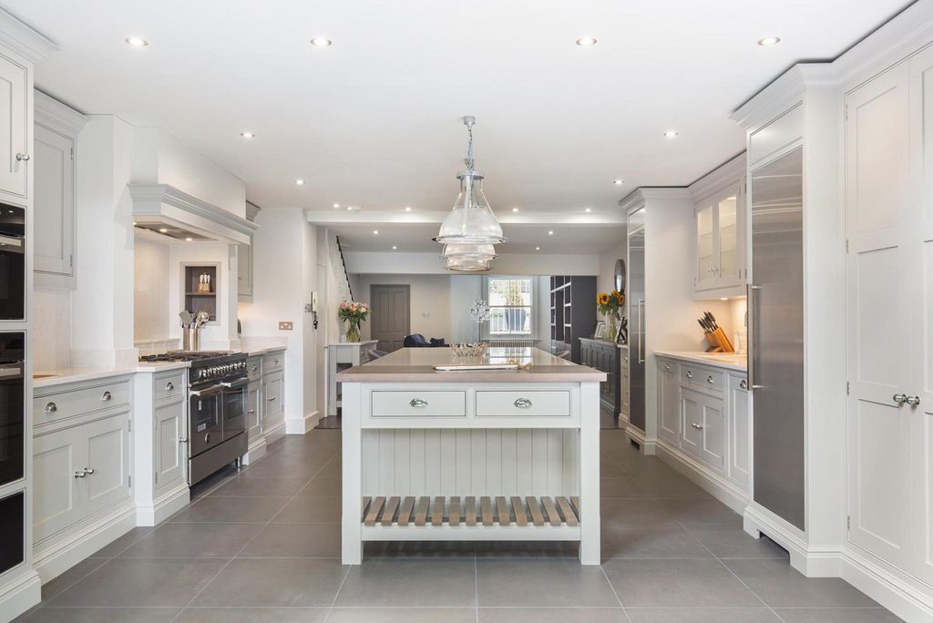 Property photo 2 of 42