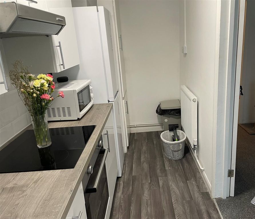 Property photo 3 of 10 Kitchen New.Jpg