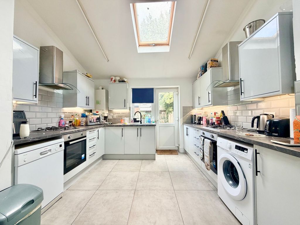 Property photo 2 of 33