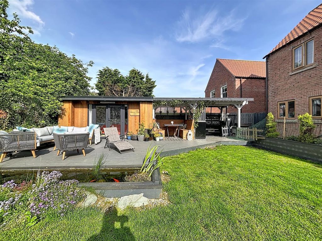 Property photo 2 of 34 Rear Garden