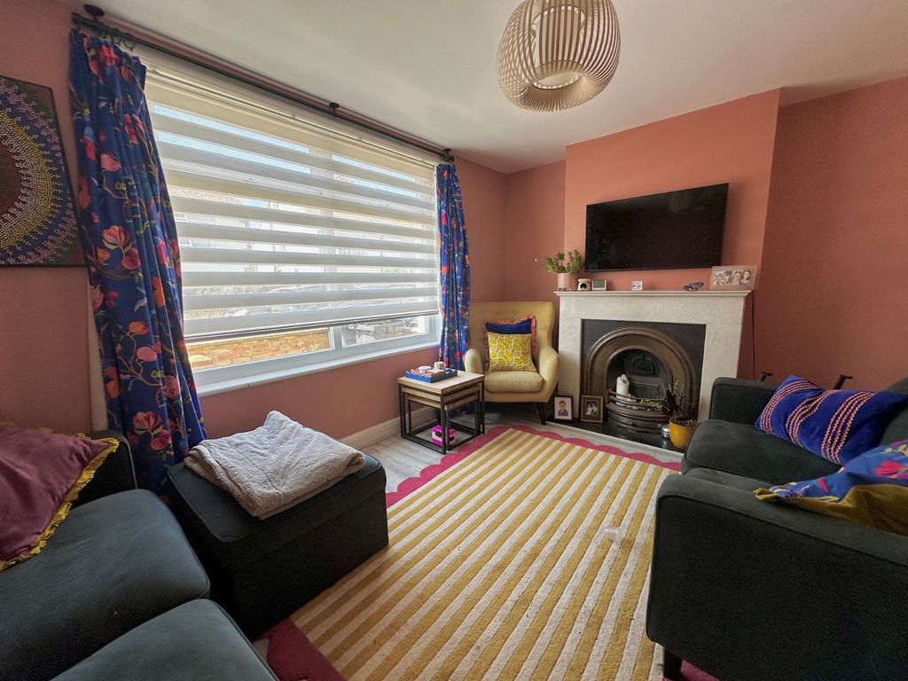 Property photo 2 of 12 Picture No. 32