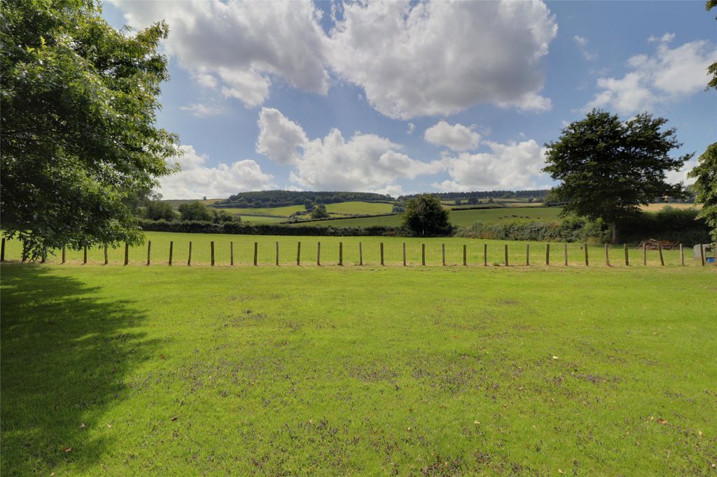 Property photo 2 of 36 Picture No. 01