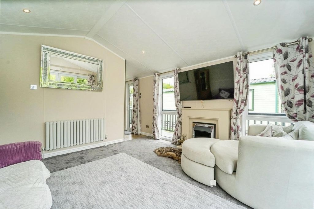 Property photo 2 of 20 Pbox-Img.Jpg