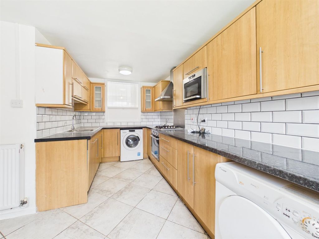 Property photo 3 of 10 Cam04007G0-Pr0079-Still002.Jpg